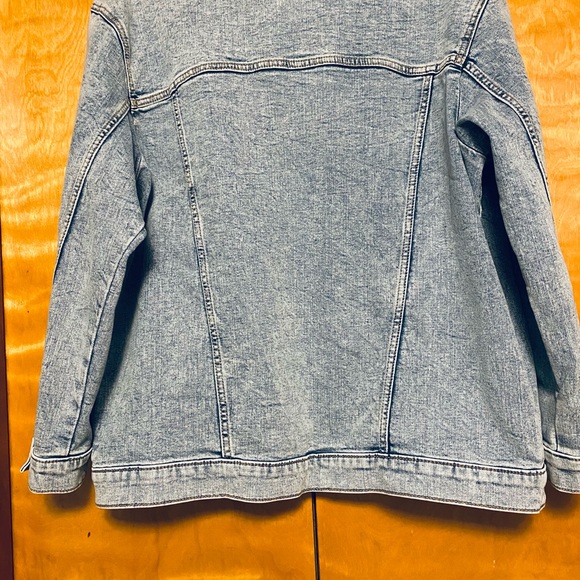 Abercrombie & Fitch Light Blue Denim Jacket - Picture 11 of 11